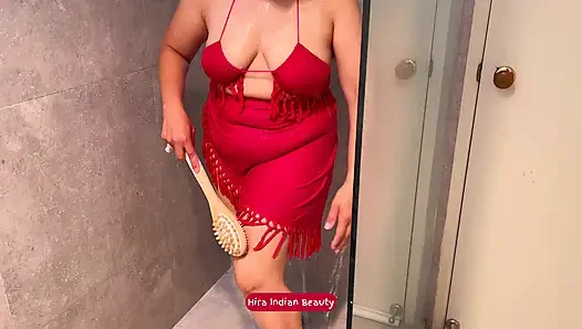 Mi hermosa madrastra tomando ducha - erótico desnudo gran culo, grandes tetas y lavado de coño