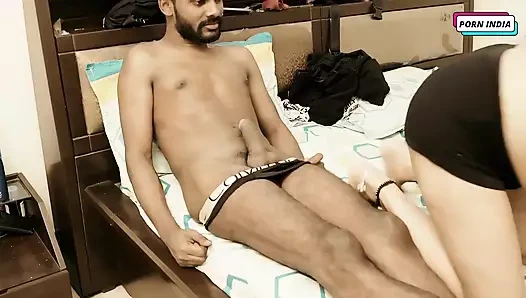 Ateşli büyük memeli Hintli teyze sert seks