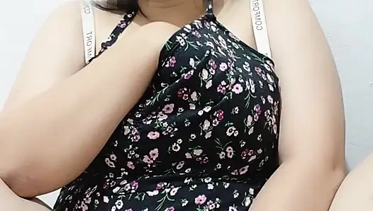 Güzel kanarya kızı seksi ve baştan çıkarıcı