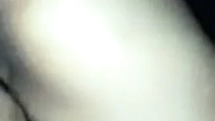 kıçına şaplak atarak yatağa bağlı