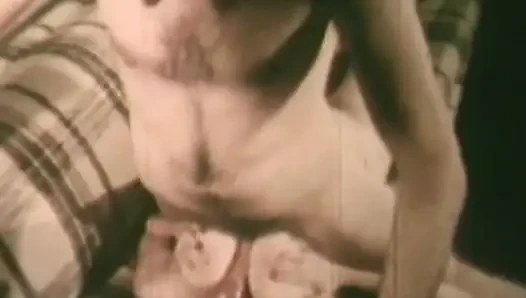 Büyük memeli esmer sert bir yarak alıyor