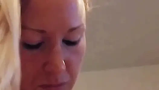 İnanılmaz amatör Amerikalı evli kadın Janelle komşularının yarağına biniyor