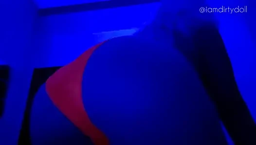Neon külotum sen ve patlayıcı osuruklarım arasındaki tek şey