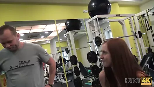 Hunt4k. çekici kız ve onun boynuzlu erkek arkadaşı hayır diyemedi..