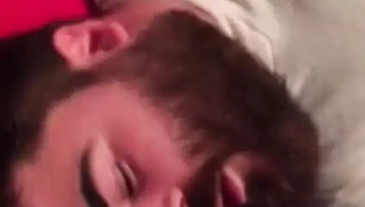 Cum üzerinde sakallı yüz