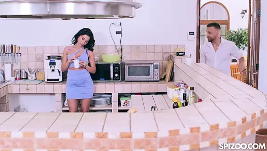 Уязвимый момент Lilly Bella с ее соседкой по комнате