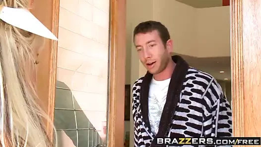 Üniformalı büyük memeler - briana blair jordan ash - sürtük süt