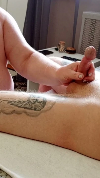 Ev yapımı amatör videoda büyük doğal memeli üvey anneden oral seks | Klip 3