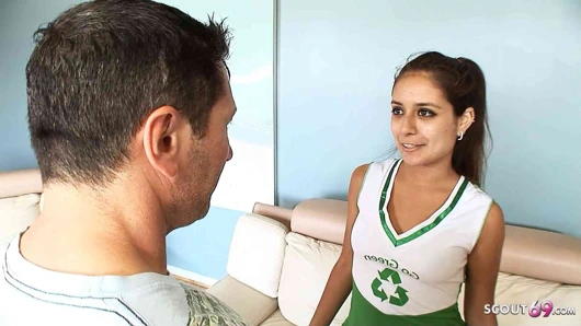 Latin ponpon kız genç Jynx komşunun büyük yaraklı yaşlı kocasıyla aldatıyor