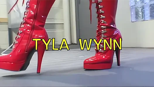 Tyla Wynn sürtük götünü tamamen açıyor