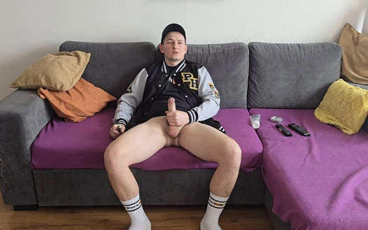 Pornhub kıyafetimle porno izliyorum... Çok heyecanlandım ve kontrolü kaybettim