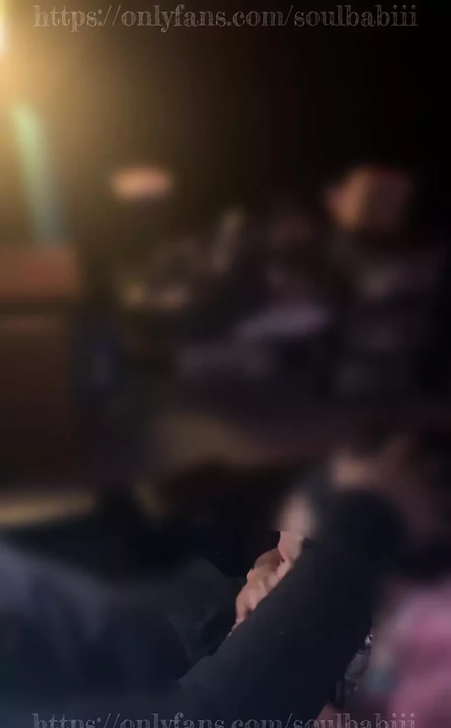 Özel olarak sikini emdi. Acele etmek zorundaydım çünkü bizi arayan bir misafirimiz vardı