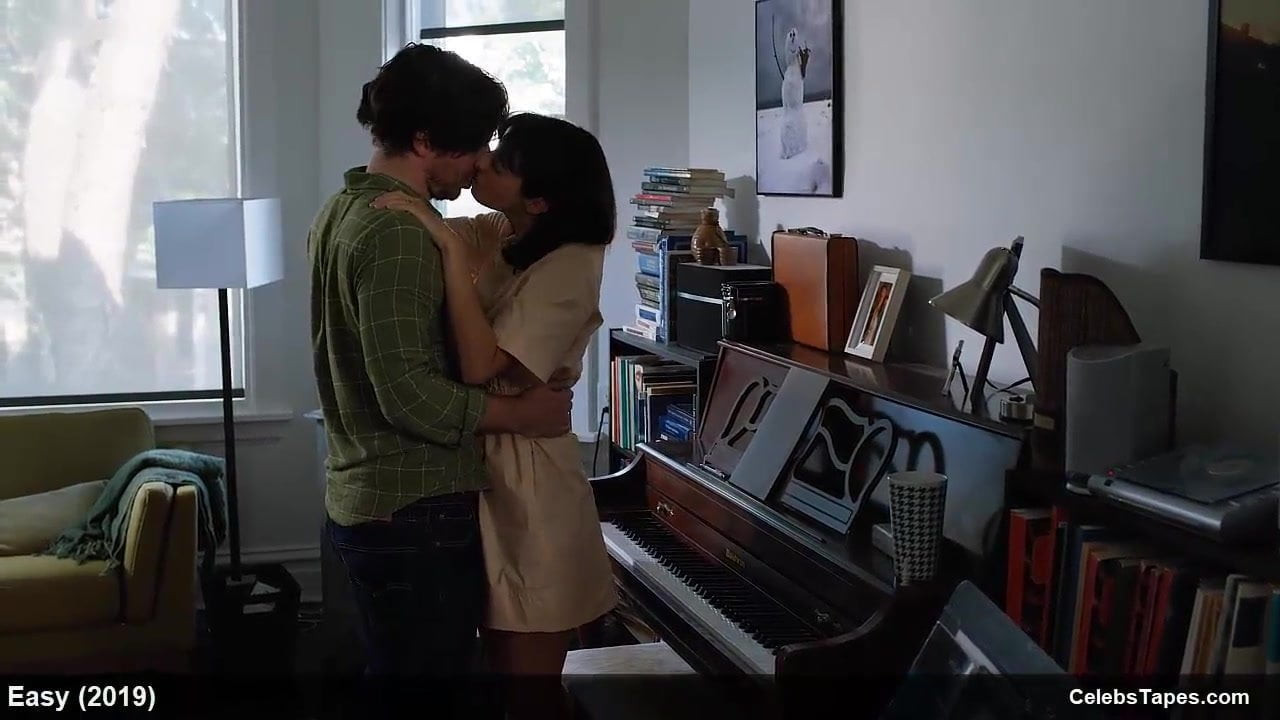Kate micucci &amp; malin akerman çıplak &amp; sıcak üçlü seks sahneleri