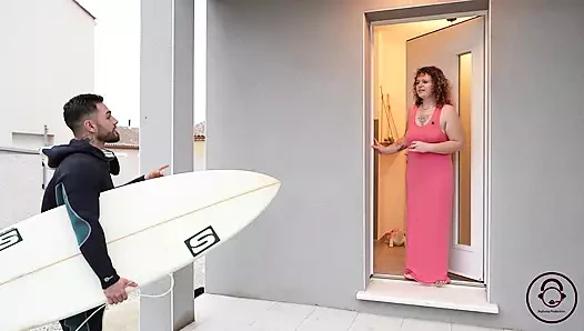 Baştan çıkarıcı Charline sörfçü komşusunun sikini veriyor