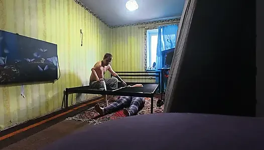 Kamera arkası, kesilmemiş. Yeni bir seks yatağı inşa ediyoruz