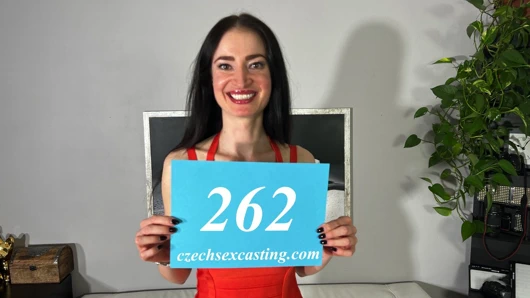 Sıska orta yaşlı seksi kadın dünyayı fethetmek istiyor