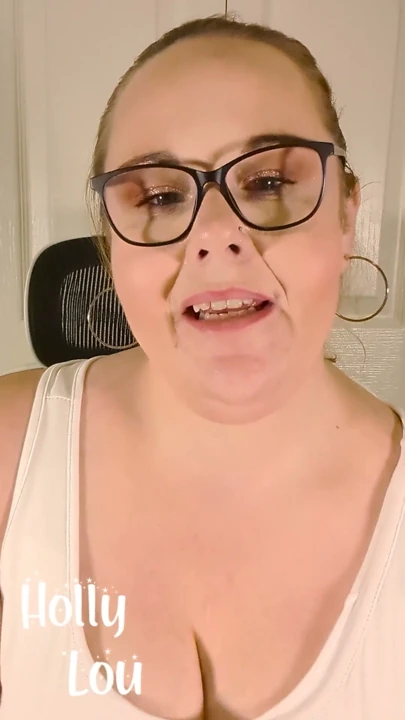 Porno izlerken yakalandı ve yaramaz pompalama ve emme ile teşvik edildi | Klip 2