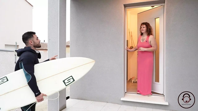 Baştan çıkarıcı Charline sörfçü komşusunun sikini veriyor