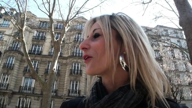 Cali Cruz, Kanepede Oldukça Olgun Bir Öpücük