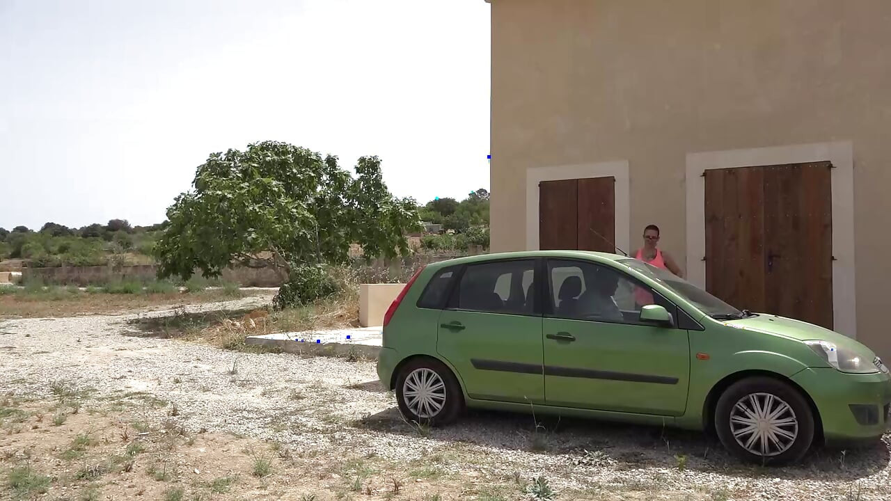 Almanya'dan büyük memeli kızıl saçlı bebek açık havada sikiliyor