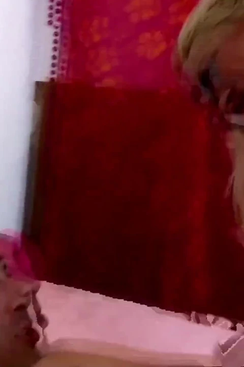 Bir hafta evli ve yatakta sert seks yapıyor