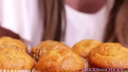 yaramaz lezbiyenler tatmin her diğerleri ıslak KEDİ