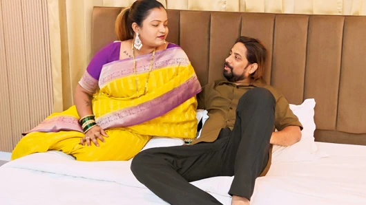 Hintli erkek arkadaş otelde yaşlı kız arkadaşıyla sert seks yapıyor ve amını sikiyor Hintçe video