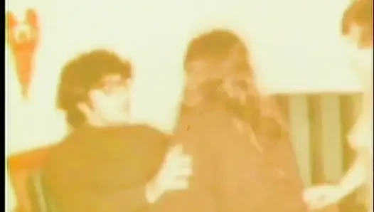 Lezbiyenler üçlü amcık yalıyor nostaljik amcık sikişi