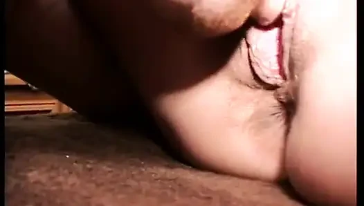 Yarak emen Alman hatun vücudunun her yerine sıcak döl alıyor