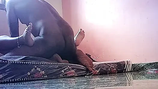 Üvey erkek kardeşim beni evde kimsesiz sikmek istiyor