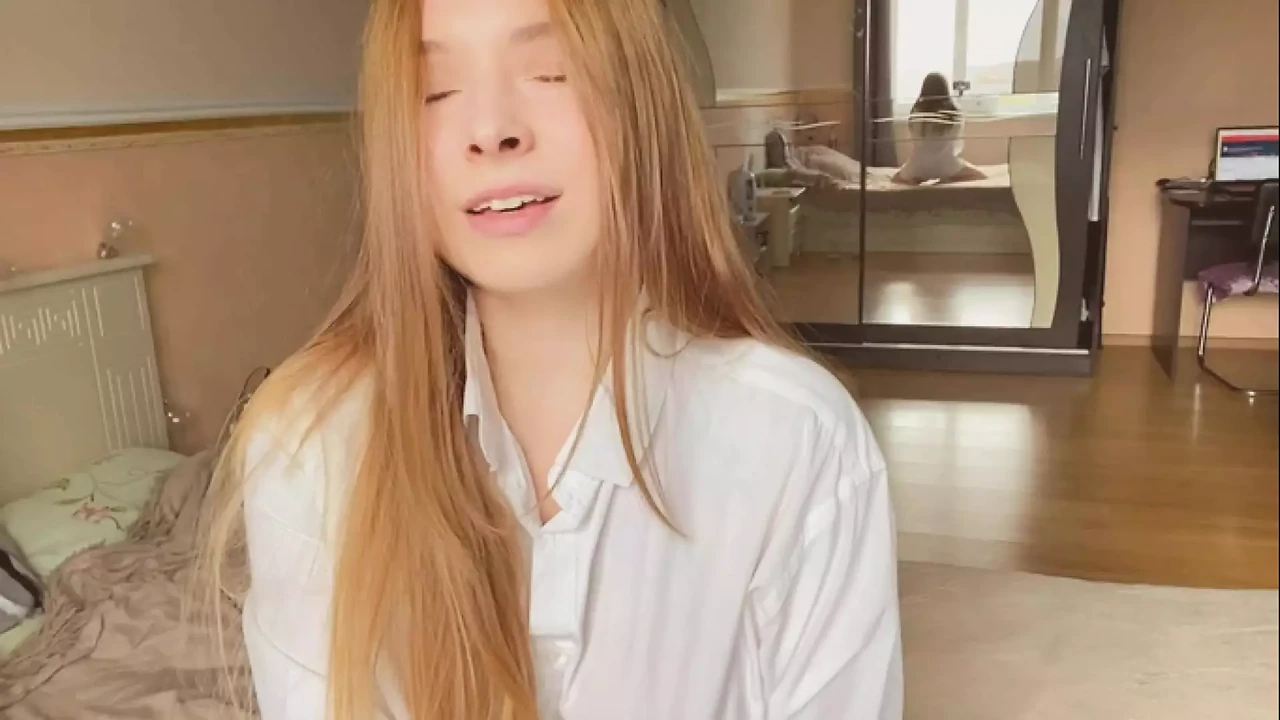Beautiful girl's pussy throbs and cums