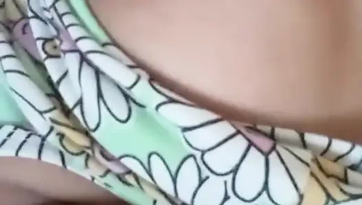 Büyük memeli ve ıslak amcıklı dildo şehveti ile banyo odasında Sri Lankalı kız musterbasyonu