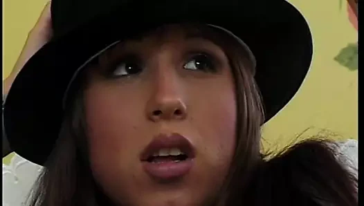 Güzel lezbiyen gençler amını yalıyor ve oyuncağı sikiyor