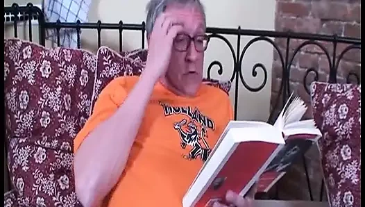 Şaşırtıcı Alman sarışın domaltmalı seksten sonra döl yiyor