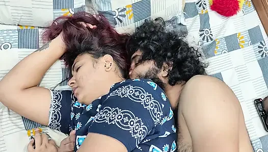 Amcığını ovuşturarak göt yalama