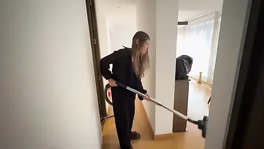 Temizlikçi Kız Fetişi Derlemede