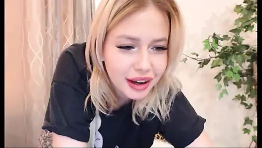 Sarışın civciv sikikleri ona kedi üzerinde kam