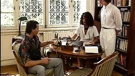 Muhteşem angelica bella kendini tamamen zevke veriyor