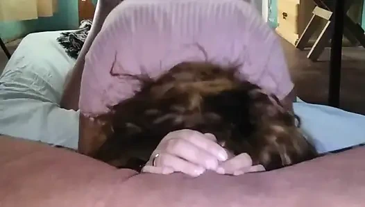 Pembe elbiseli kız arkadaşımla cep telefonumla kayıt yapıyor