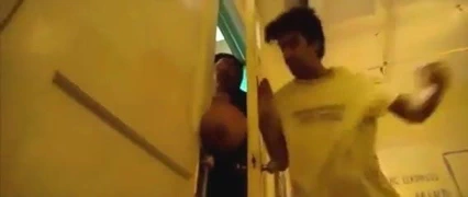 Bayan göğüsleri ile komik kavga