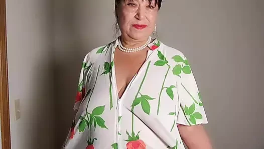 Ben senin kraliçenim ve sen benim kralımsın! Diz çök ve itaat et! Hemen yap!