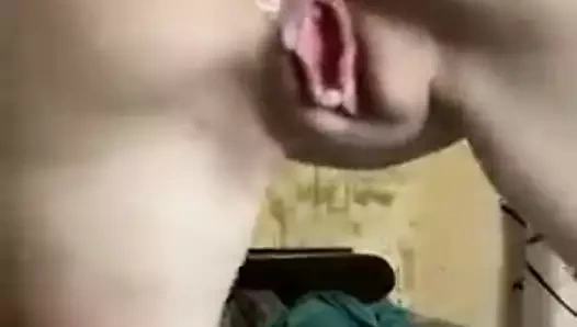 Seksi sarışın sürtük sikikleri ona göt ile bir yapay penis