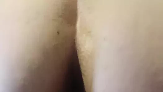 Büyük götlü iri güzel kadın büyük 10 inçlik dildoya biniyor