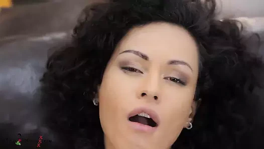 Busty stacy bloom mastürbasyon yapmak kedi vibratör ve fışkırtma içinde th