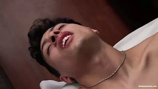 Latinler Dave ve Bruno prezervatifsiz