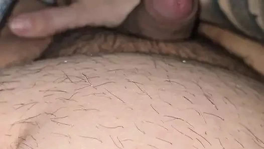 Üvey anne üvey oğluna yarak ve taşakları yakalama konusunda büyük bir yeteneğe sahip