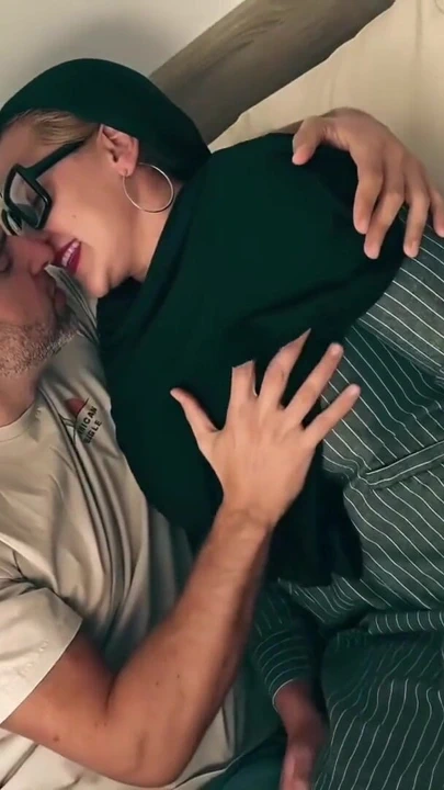 Ateşli müslüman sürtük dersimizi tamamen haram tuttu | Klip 1