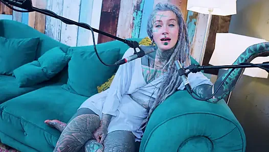 G - grattitude- asmr podcast sfw konuşuyor gotik sıska kız dreadlocks dövmeli model dövmeli kız