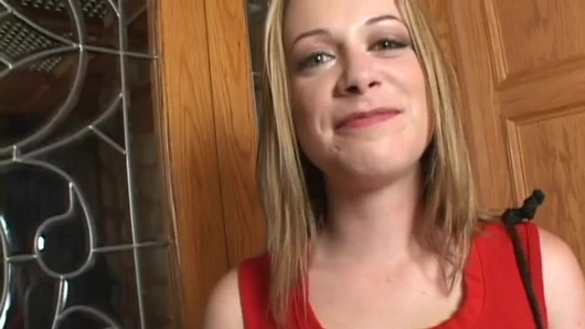 Fotoğraf çekimi için çıplak poz vermeyi kabul etti