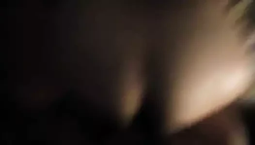 Büyük bir eşek ile keskin kaltak